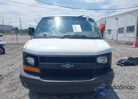 2015 Chevrolet Express 2500 Work Van z USA, uszkodzony, nr VIN 1GCWGGCFXF1121507